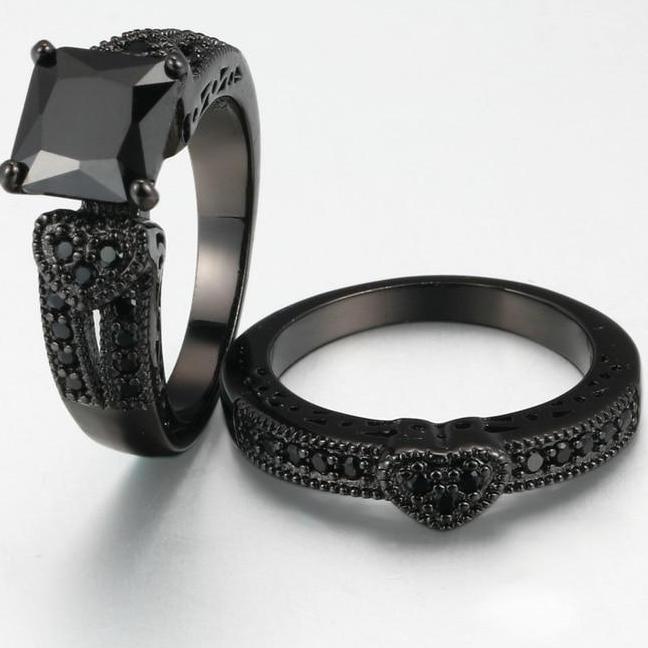 Zinnia Ring - Stunning Black Gold Ring - Women